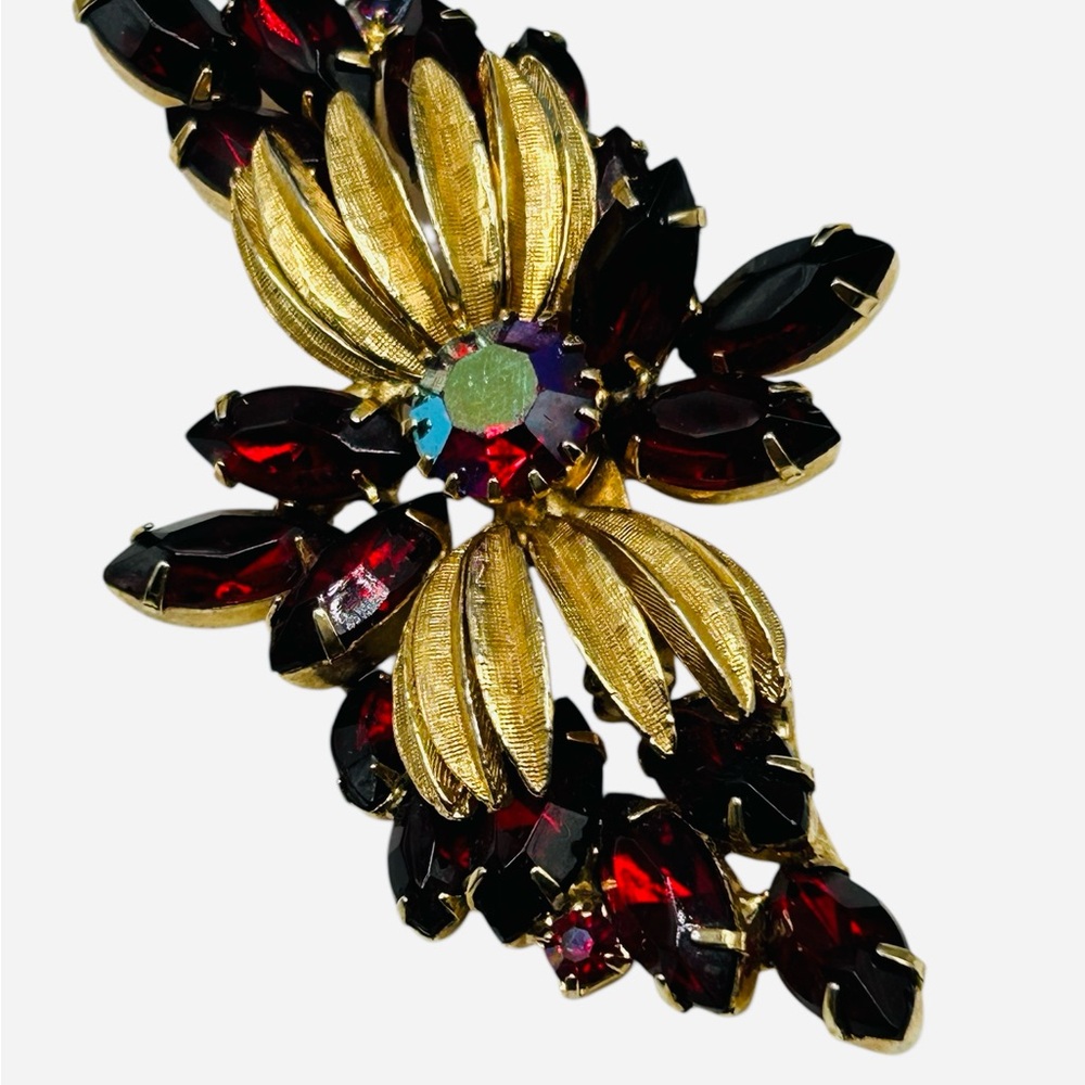 Stunning Vintage Ruby Red Navette Rhinestone and Leaf Brooch - Picture 3 of 5